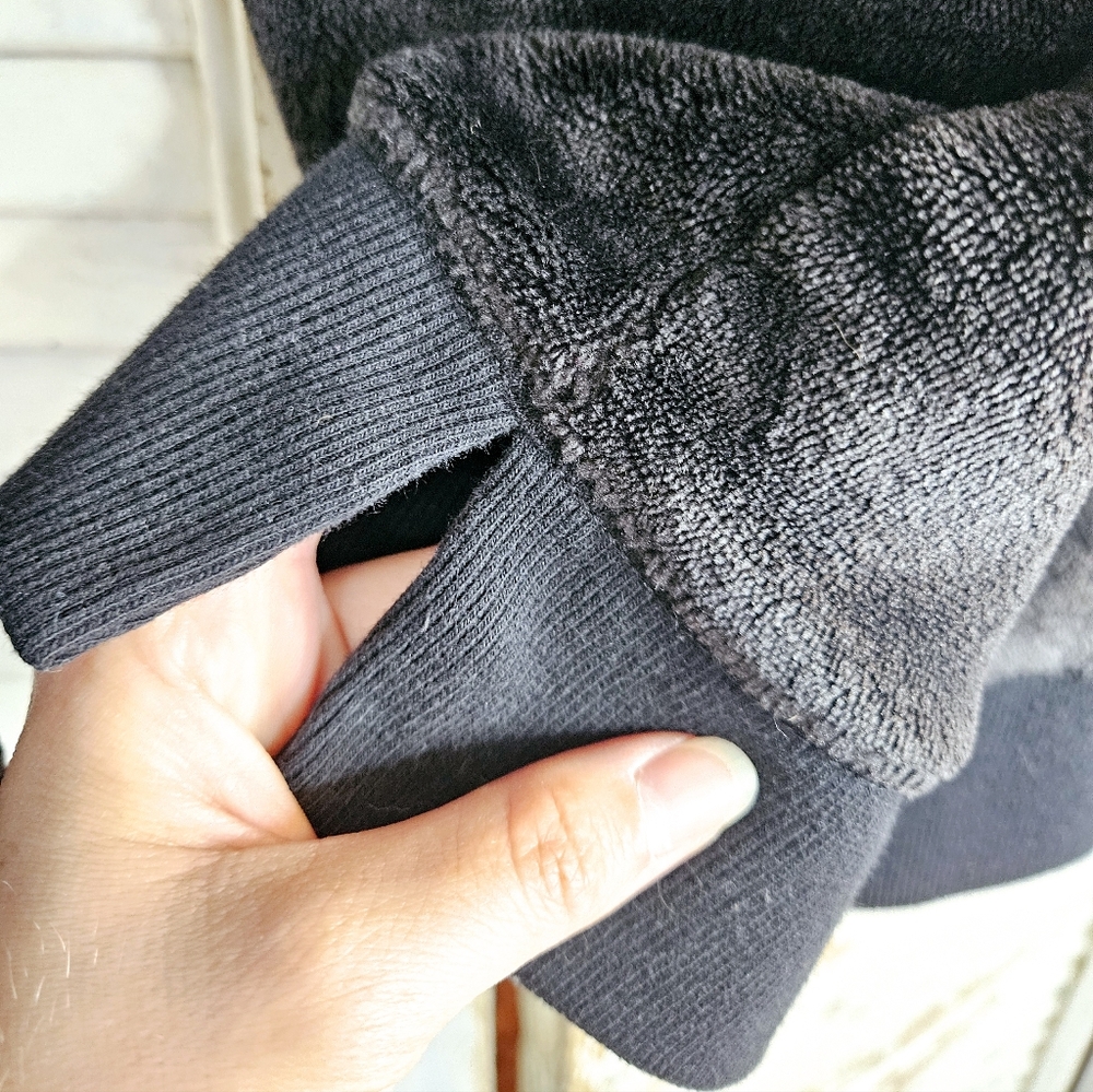 GAIAM Cozy Black Teddy Sweater Medium - Picture 4 of 10